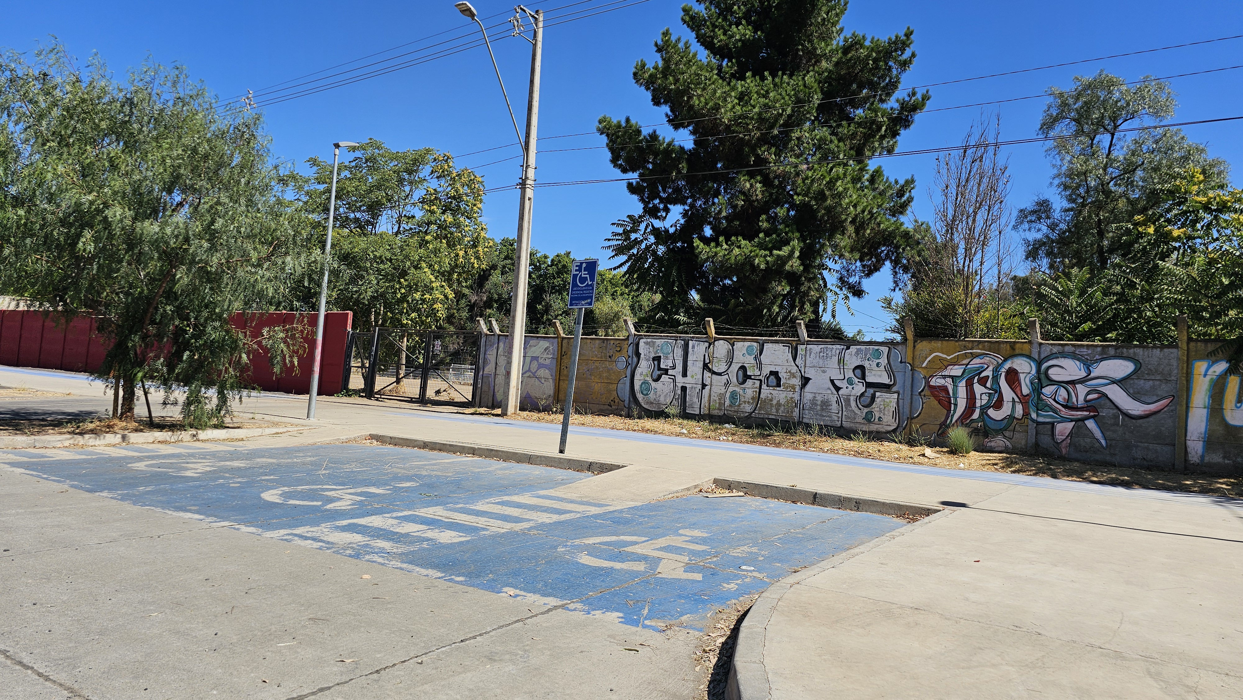 Fotografía Estacionamientos para personas con discapacidad, este nuevo espacio cuenta con un sector delimitado para estacionar 3 vehículos